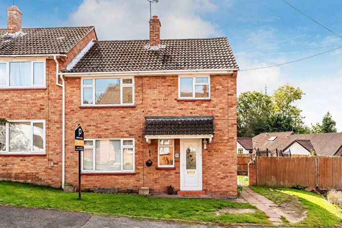 3 Bedroom Semi-detached House For Sale In Church Field, Sevenoaks, Kent, TN13