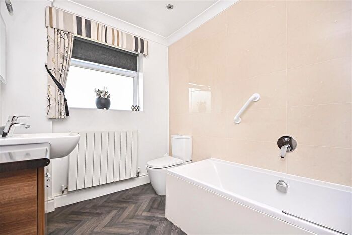 3 Bedroom Semi-Detached House For Sale In Platt Fold Road, Leigh, WN7