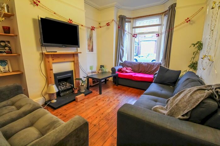 4 Bedroom Terraced House To Rent In Ashville Grove, Hyde Park, Leeds, LS6