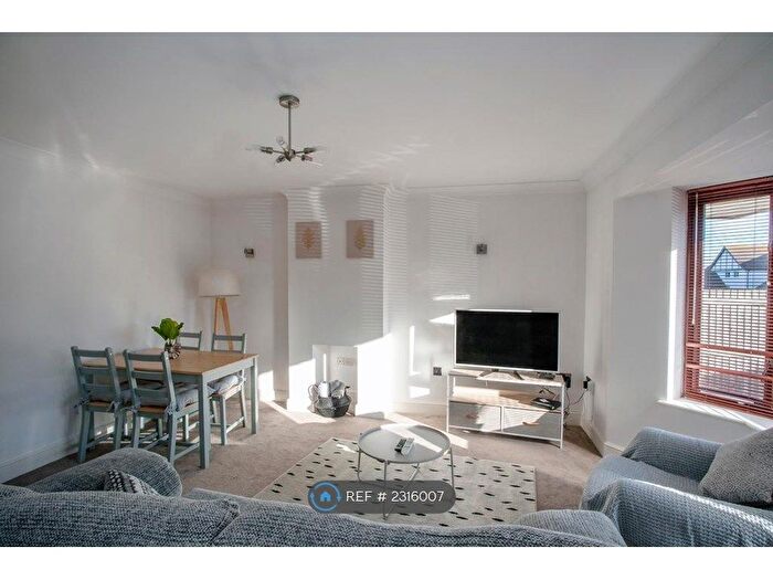 2 Bedroom Flat To Rent In Kingsgate Avenue, Broadstairs, CT10