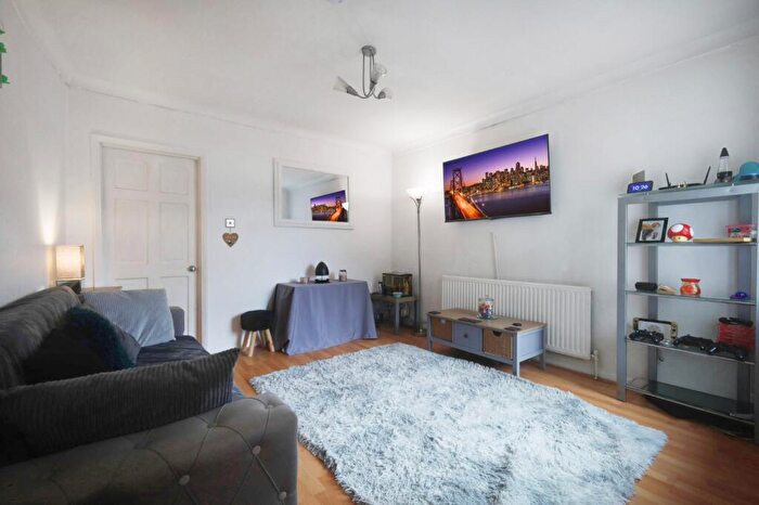 1 Bedroom Ground Maisonette For Sale In Salisbury Avenue, Stanford-Le-Hope, SS17