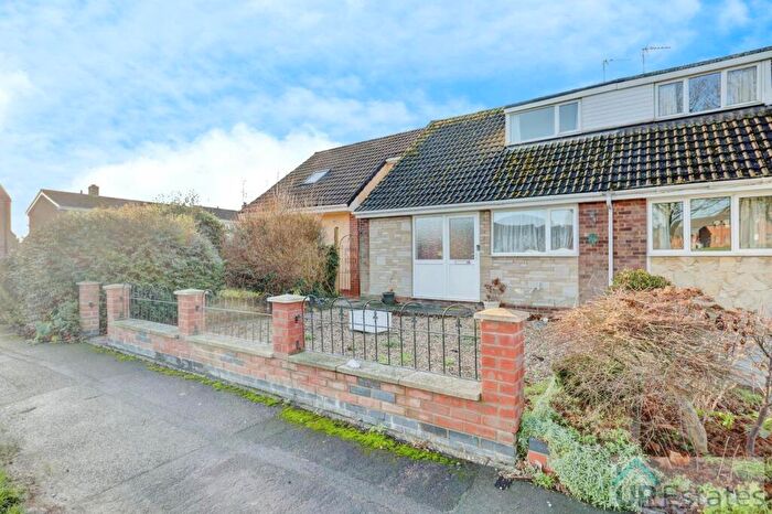 3 Bedroom Semi Detached House For Sale In Firs Drive, Rugby, CV22