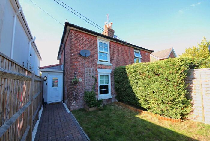 2 Bedroom Semi-Detached House For Sale In St. Johns Road, Hedge End, SO30