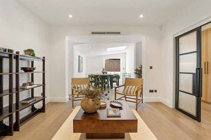 5 Bedroom Property For Sale In Fitzjohns Avenue, Hampstead, London, NW3