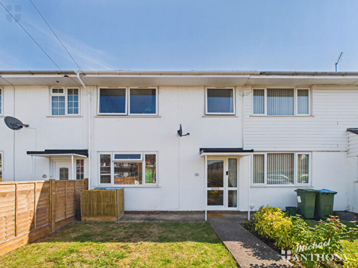 3 Bedroom Terraced House For Sale In Chaucer Drive, Aylesbury, HP21