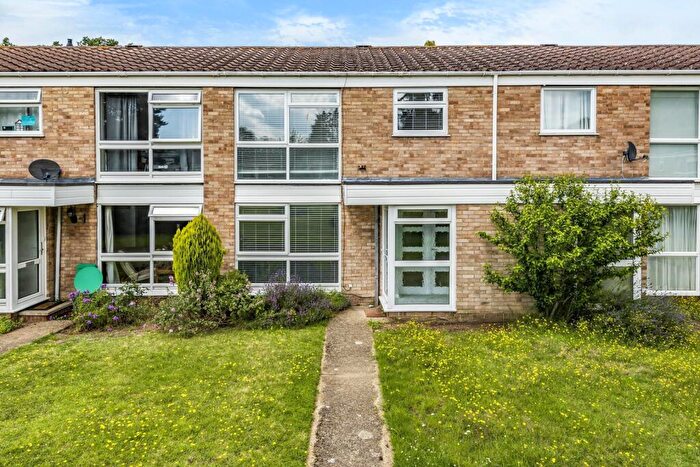 3 Bedroom House To Rent In Netherby Park, Weybridge, Surrey, KT13