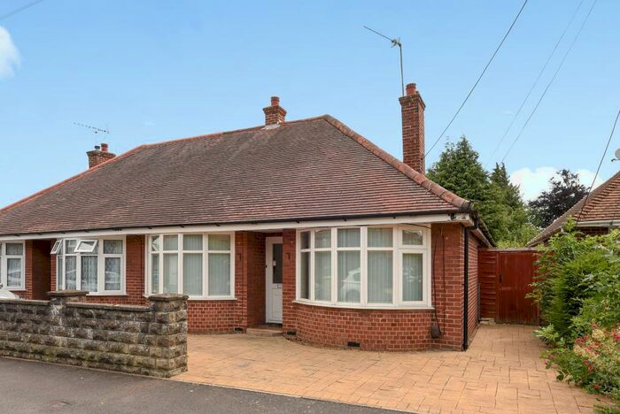 2 Bedroom Semi-Detached Bungalow To Rent In Abingdon, Oxfordshire, OX14