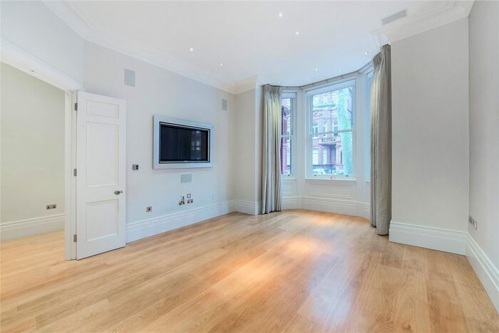 2 Bedroom Flat To Rent In Sloane Gardens, London, SW1W