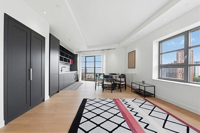 2 Bedroom Apartment For Sale In Kent Building, Hope Street, E14