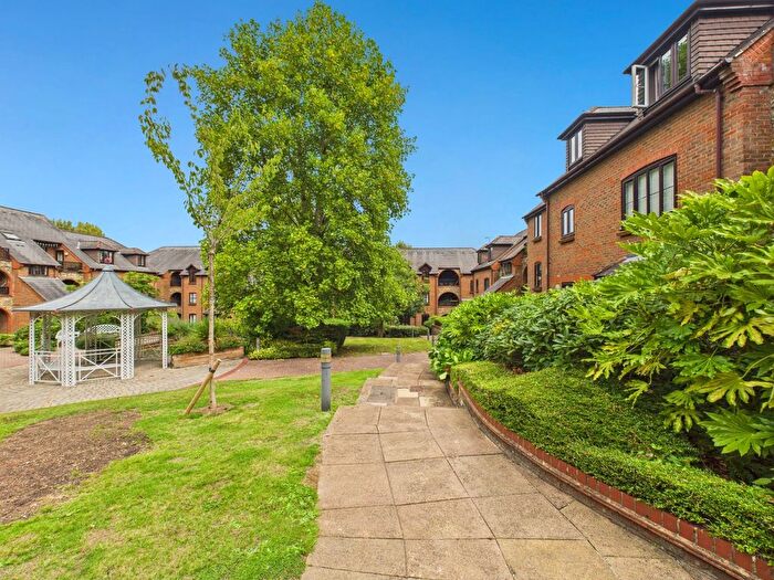 1 Bedroom Flat For Sale In Kingsmead Road, High Wycombe, Buckinghamshire, HP11