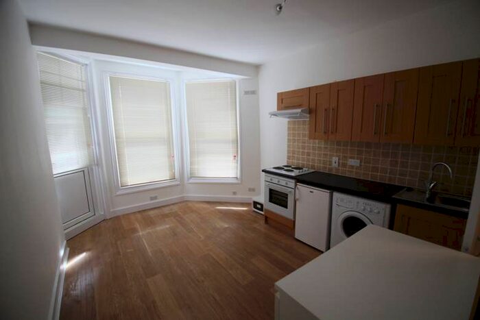 Studio To Rent In 26 Woodside Road, London N22