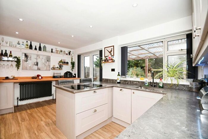 3 Bedroom Semi-Detached House For Sale In Garden Close, New Whittington, Chesterfield, S43