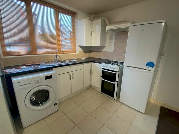 1 Bedroom Flat To Rent In Feltham, TW14