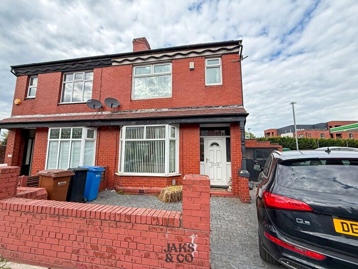 3 Bedroom Semi-Detached House For Sale In Didsbury Road, Stockport, SK4