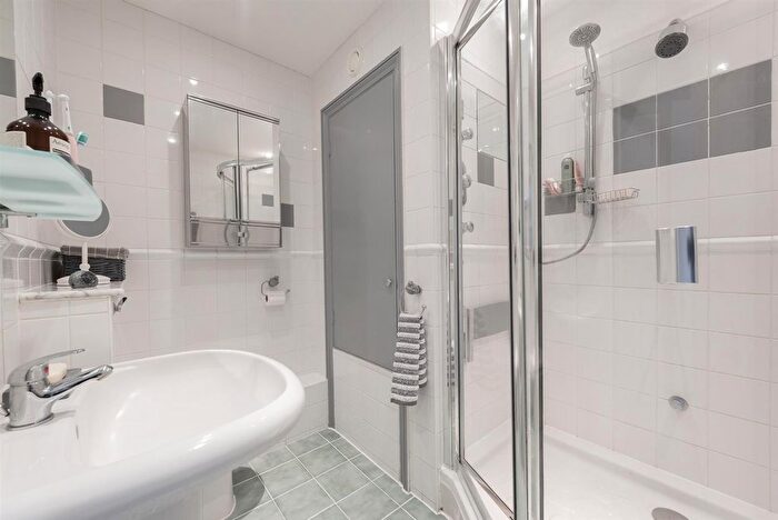 4 Bedroom Terraced House For Sale In Sycamore Way, Teddington, TW11