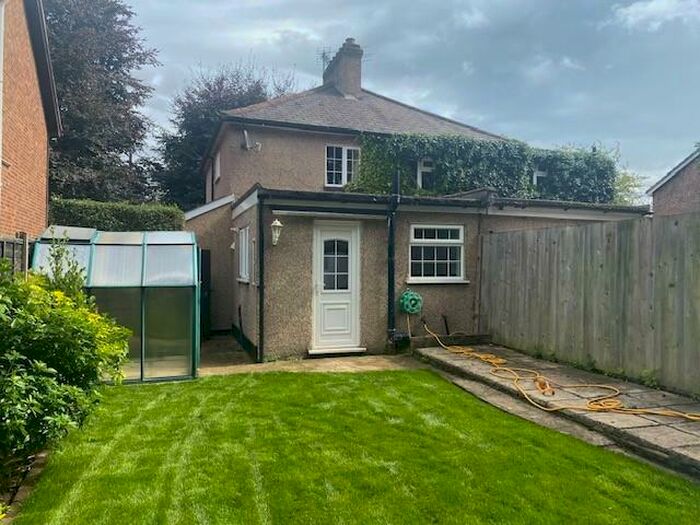 2 Bedroom Property To Rent In Alexandra Road, Addlestone, KT15