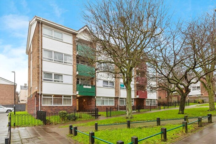 3 Bedroom Maisonette For Sale In Petworth Close, South Shields, NE33