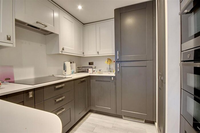 1 Bedroom Flat For Sale In Clarence Parade, Southsea, PO5