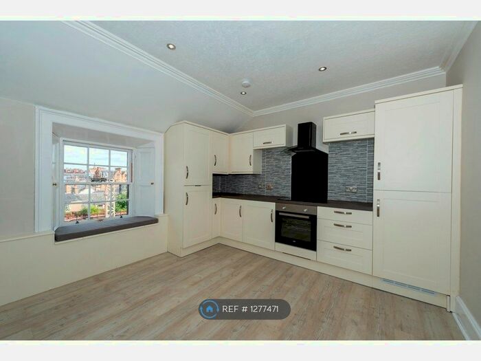 2 Bedroom Flat To Rent In King Street, Perth PH2