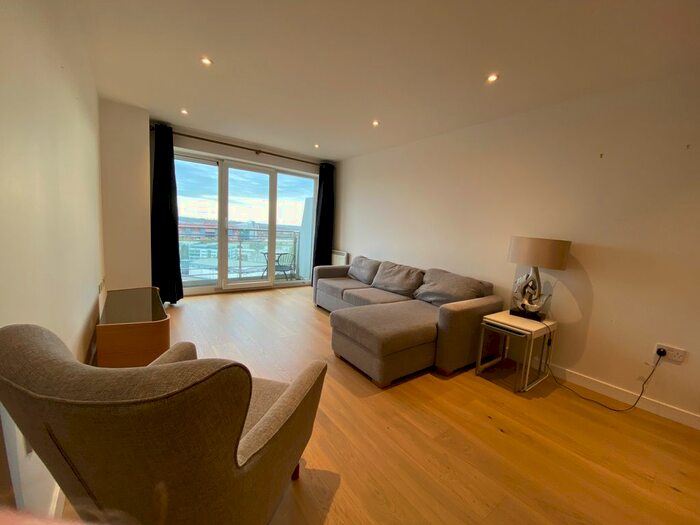 2 Bedroom Flat To Rent In The Quays, Salford, M50