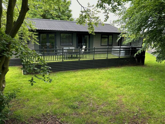 2 Bedroom Lodge For Sale In Ashby-cum Fenby, North Lincolnshire, DN37