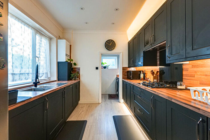 3 Bedroom Terraced House For Sale In Gainsborough Drive, Westcliff-on-sea, SS0