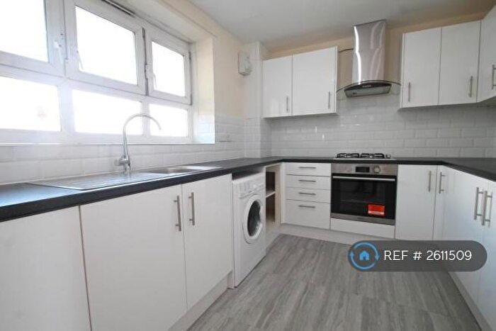 3 Bedroom Flat To Rent In Coverham House, London, SE4