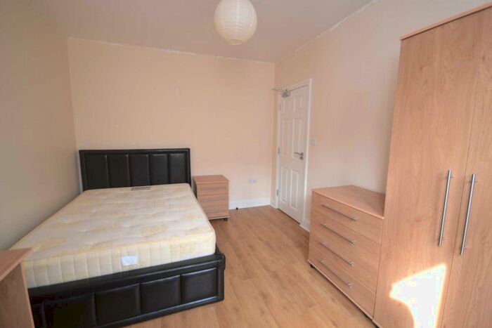 5 Bedroom Terraced House To Rent In Liverpool Road, Reading, RG1