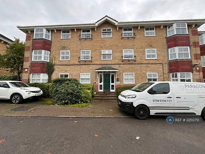 2 Bedroom Flat To Rent In The Rowans, Leigh-On-Sea, SS9