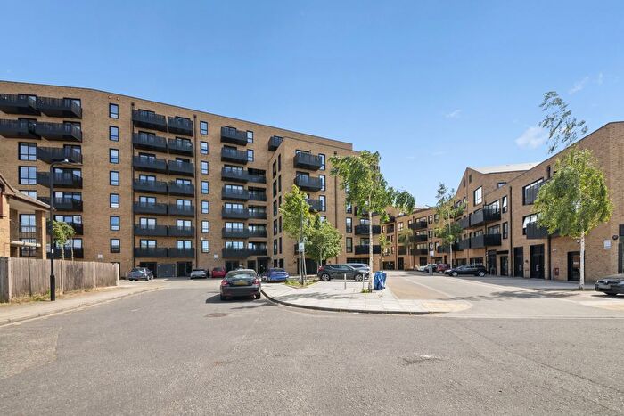 2 Bedroom Flat To Rent In Sarsen House, Middle Road, Hanwell, W7