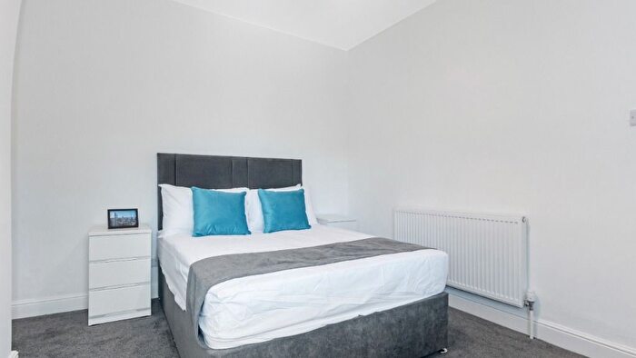 2 Bedroom Flat To Rent In Mauldeth Road, Withington, Manchester, M20