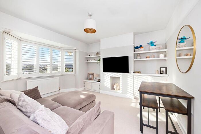 2 Bedroom Maisonette For Sale In Church Close, Brighton, BN1