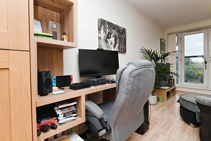 1 Bedroom Flat For Sale In Southernhay Close, Basildon, Essex, SS14