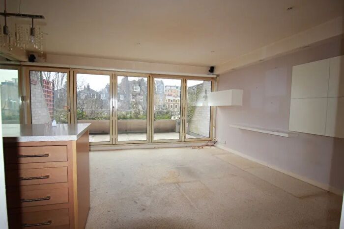 2 Bedroom Maisonette For Sale In Kendal Steps, Marble Arch, London, W2