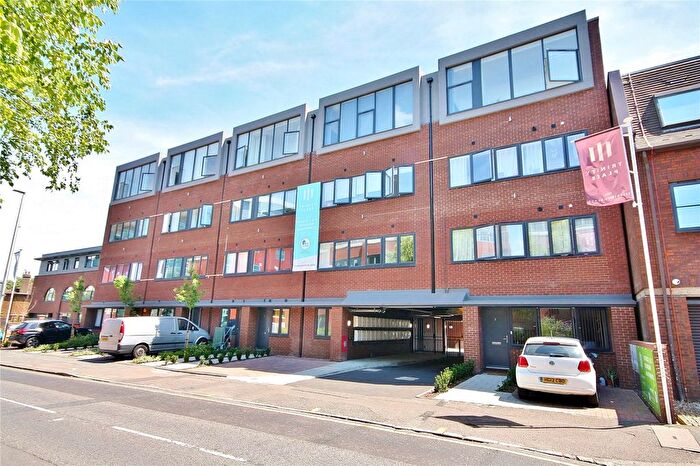 Maisonette To Rent In Chertsey Road, Woking, Surrey, GU21