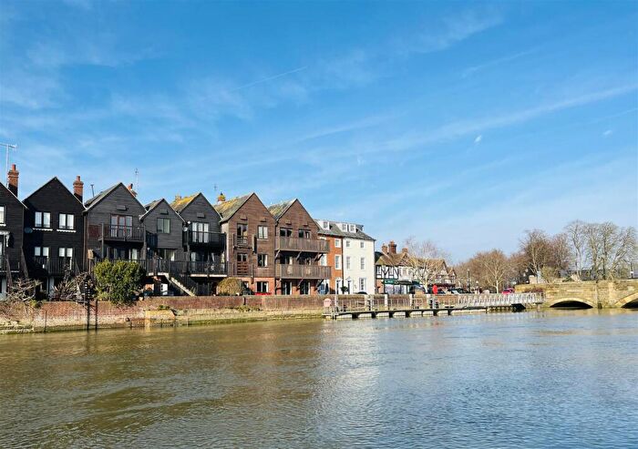 2 Bedroom Apartment For Sale In River Road, Arundel, BN18