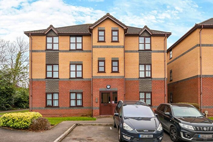 2 Bedroom Flat To Rent In Briarswood, Southampton, Hampshire, SO16