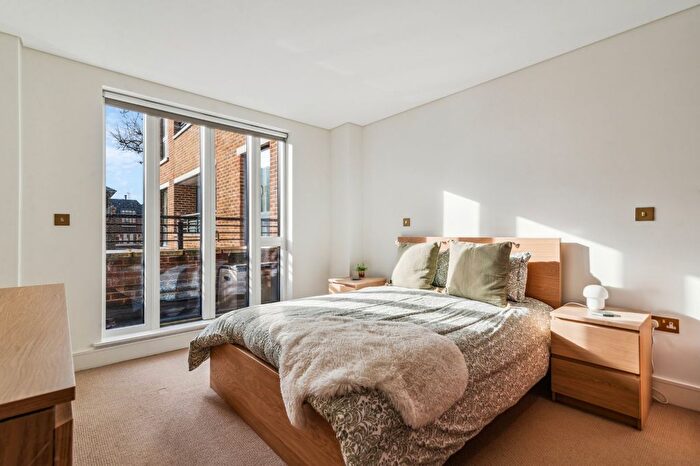 1 Bedroom Flat To Rent In Times Court, Retreat Road, Richmond, TW9