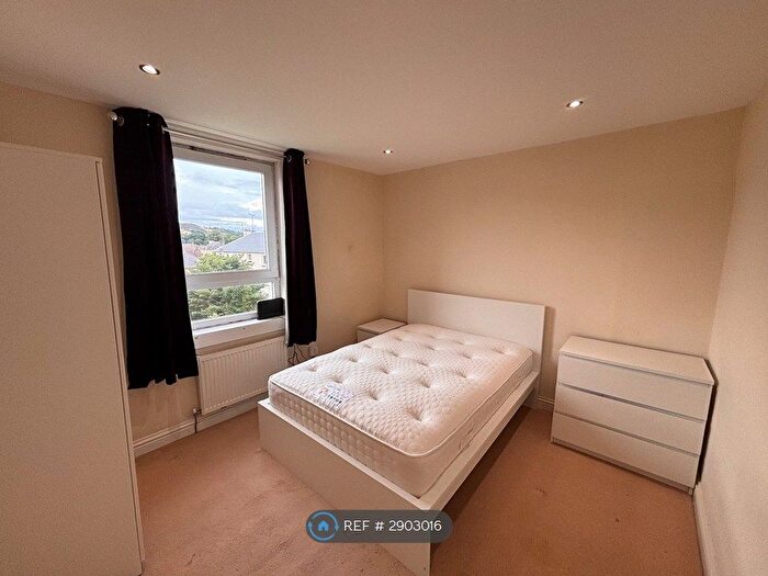 2 Bedroom Flat To Rent In Prestonfield, Edinburgh, EH16