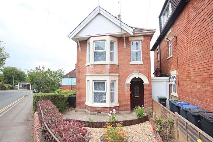 3 Bedroom Detached House For Sale In Lowden, Chippenham, SN14