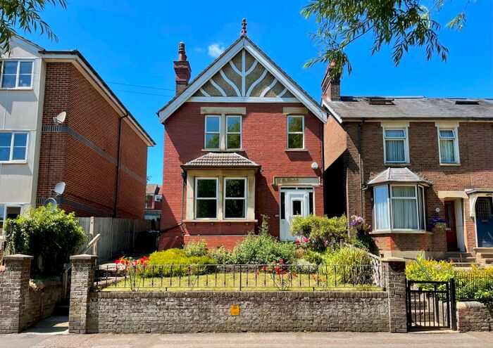 5 Bedroom Detached House To Rent In Bellingdon Road, Chesham, HP5