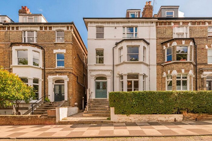 2 Bedroom Flat For Sale In Cardigan Road, Richmond, TW10