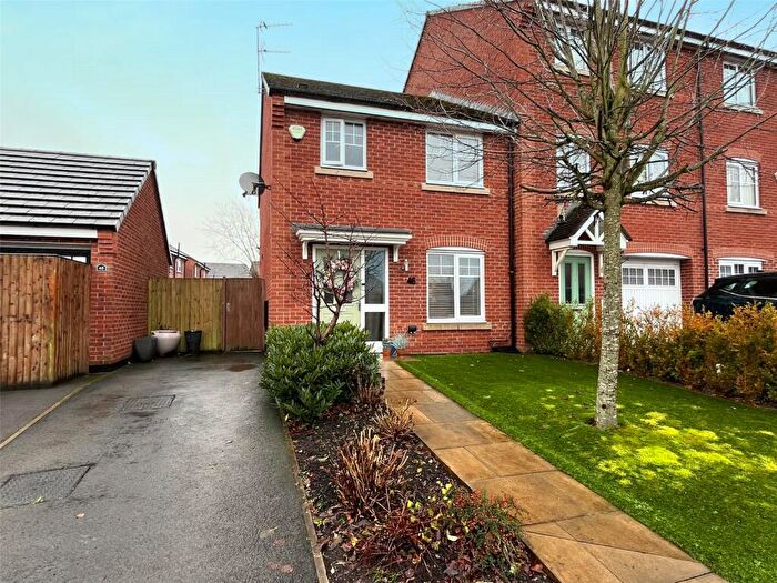 3 Bedroom Town House For Sale In Gort Way, Heywood, Greater Manchester, OL10