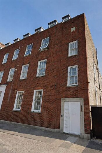 2 Bedroom Flat To Rent In Wendover Road, London, NW10