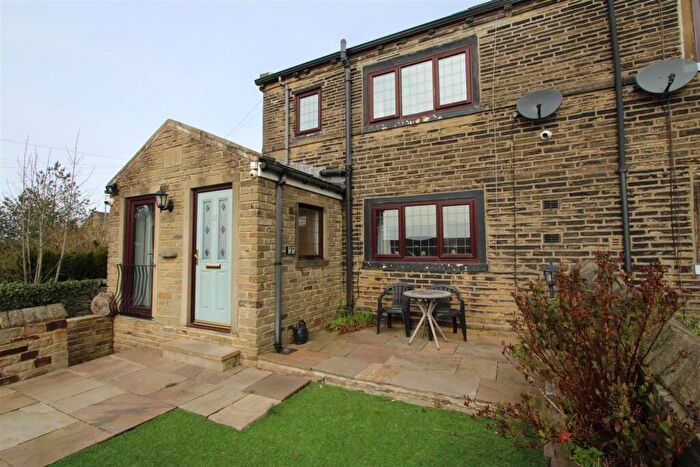 2 Bedroom Cottage To Rent In Bradshaw Lane, Halifax, HX2