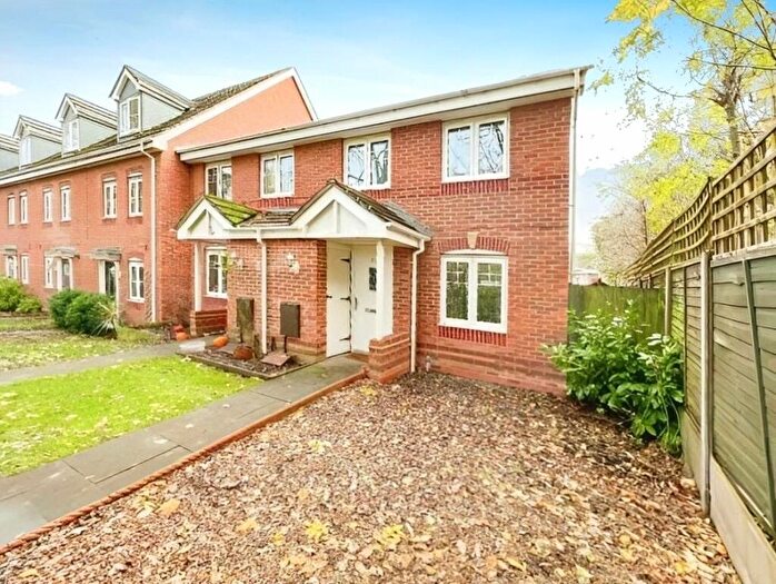 3 Bedroom Semi-Detached House To Rent In The Beck, Dudley, West Midlands, DY2