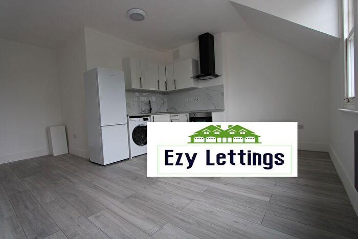 4 Bedroom Flat To Rent In Nightingale Lane, Wandsworth, SW12
