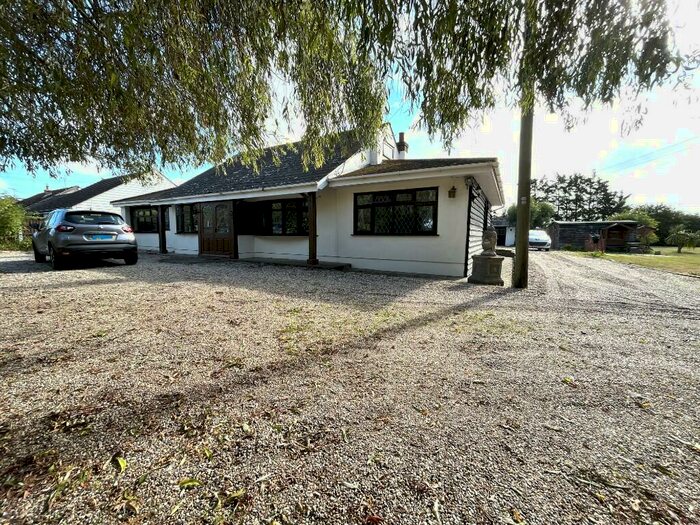 5 Bedroom Bungalow For Sale In Creeksea Ferry Road, SS4