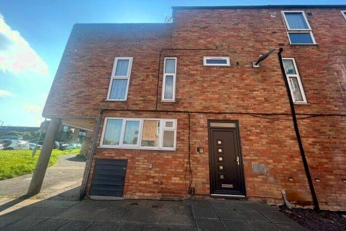 4 Bedroom Property To Rent In Iris Mews, Basildon, SS15