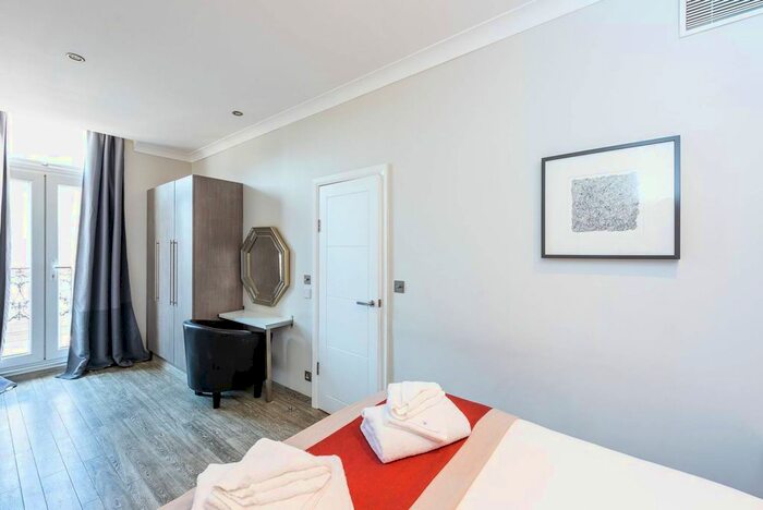 1 Bedroom Flat To Rent In Earls Court, Earls Court, London, SW5